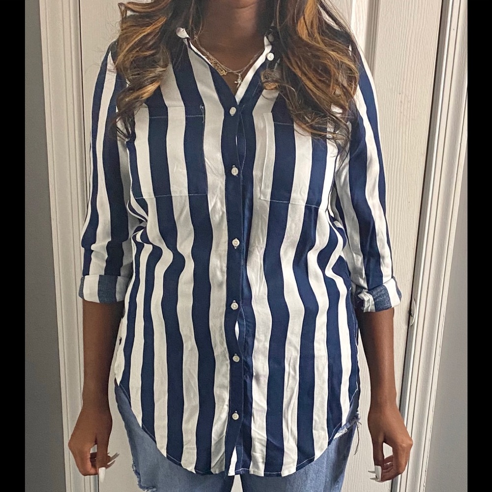 H&M button down shirt size 6 NWT